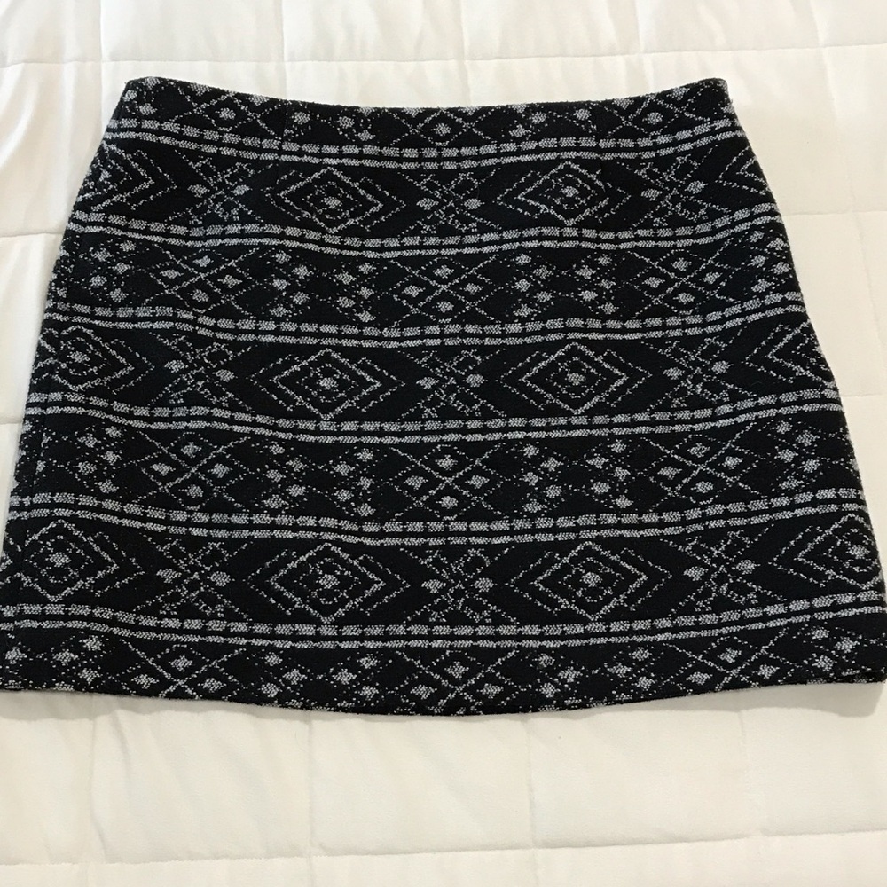 LOFT Black and White Geometric Mini Skirt